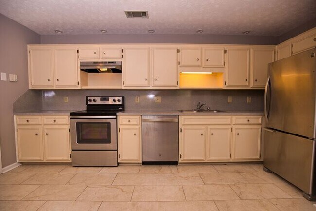 Building Photo - Gorgeous 3 Bedroom, 2 Bathroom!