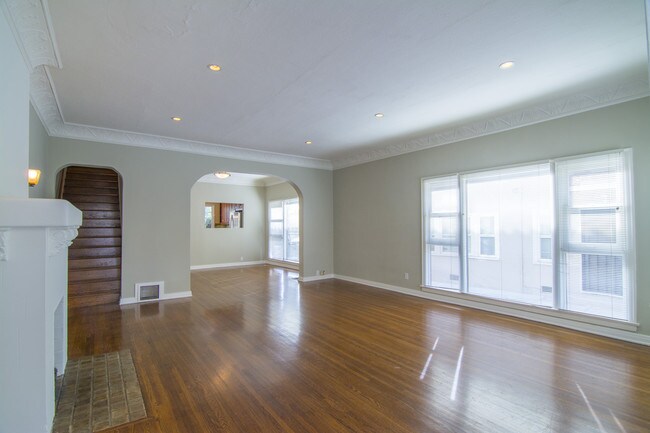 Sala de estar - 736 S Sycamore Ave