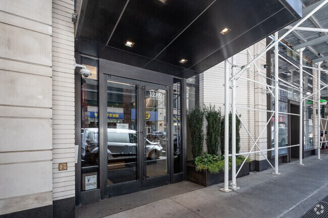 Entrada - 1289 Lexington