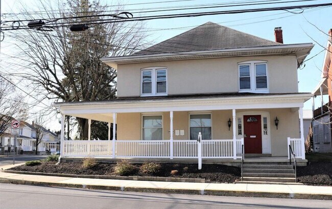 Entrada principal - 1018 Main St