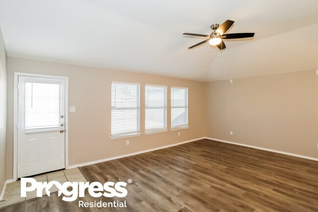 Building Photo - 217 Hilltop Dr