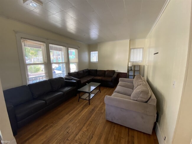 Building Photo - 7 br, 3 bath House - 954 Greenwood Ave