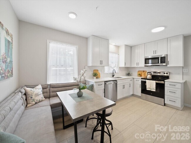 Building Photo - 2213 Milton Rd