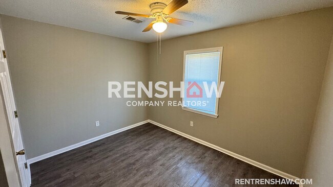 Foto del edificio - 101 Navy Cir