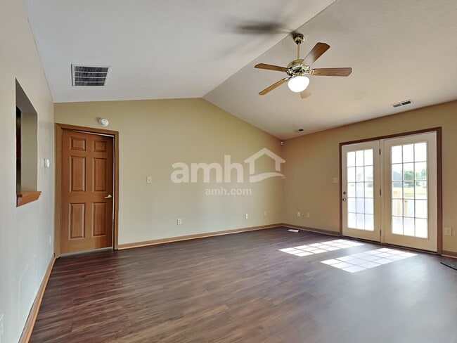 Building Photo - 511 Zephyr Way