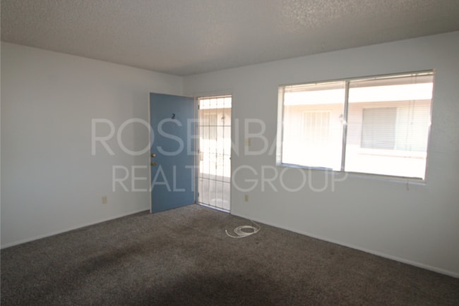 Foto del edificio - 9230 N 6th St