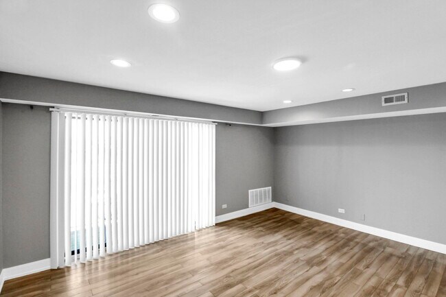 Building Photo - 16622 Theresa Ln