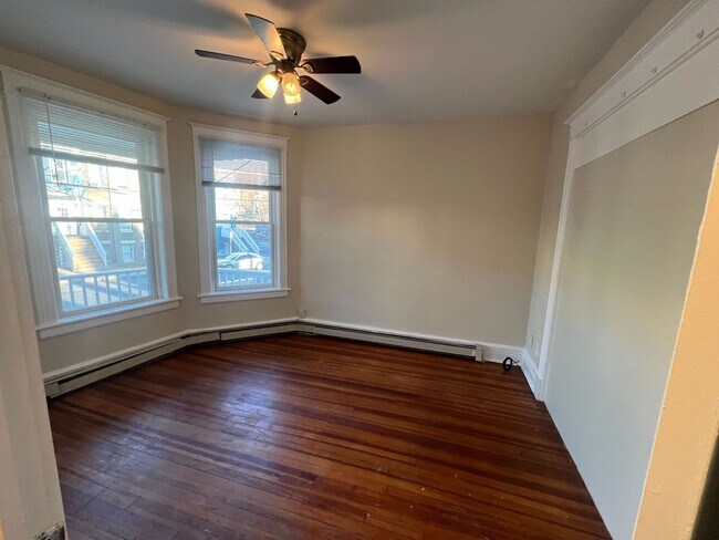 Foto del edificio - 50 Elberon Pl