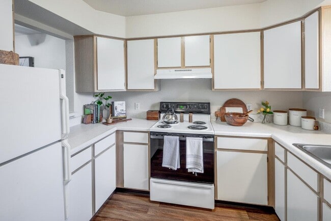 Building Photo - Steeplechase Apartments and Townhomes