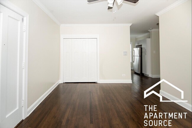Photo - 3817 N Greenview Ave Apartment