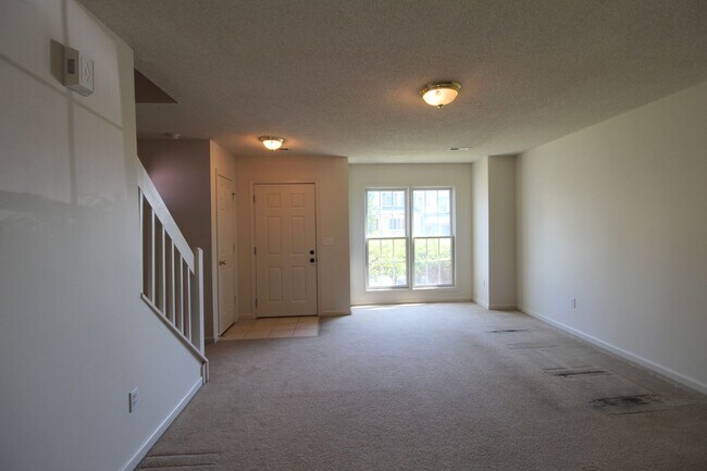 Foto del edificio - Liberty square end unit townhome for rent!