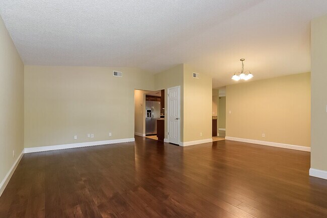 Foto del edificio - 4404 Sawgrass Blvd