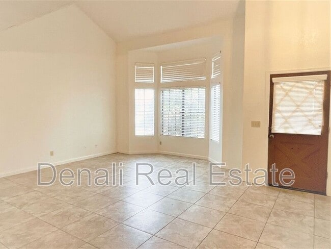 Building Photo - 819 W Plata Ave