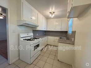 Building Photo - 627 1/2 W Glenoaks Blvd