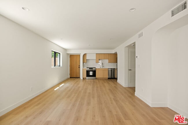 Foto del edificio - 2669 Benedict St