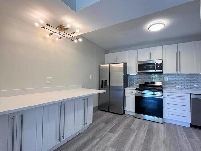 Building Photo - 4950 S King Dr