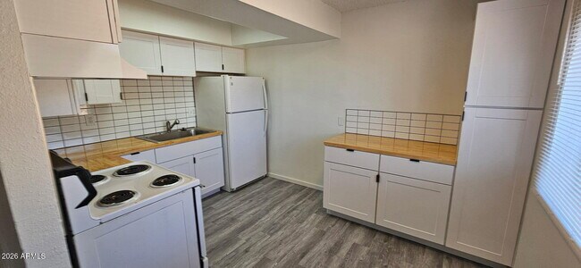 Building Photo - 9222 N 35th Ave