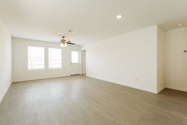 Building Photo - 3728 Axis Hl St