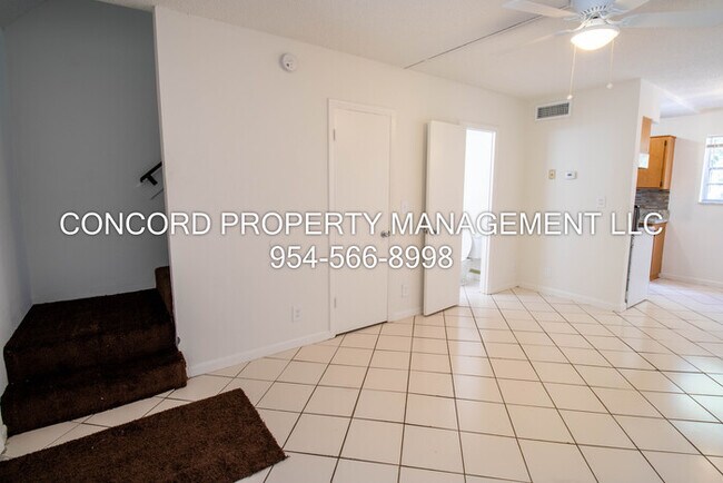 Foto del edificio - 2/1.5 Townhouse style apartment-Downtown Ft. Lauderdale-Pool- Laundry on Site