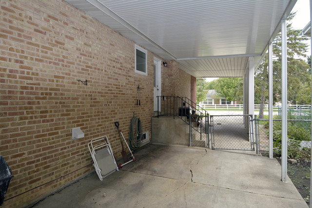 Building Photo - 1048 S Douglas Ave