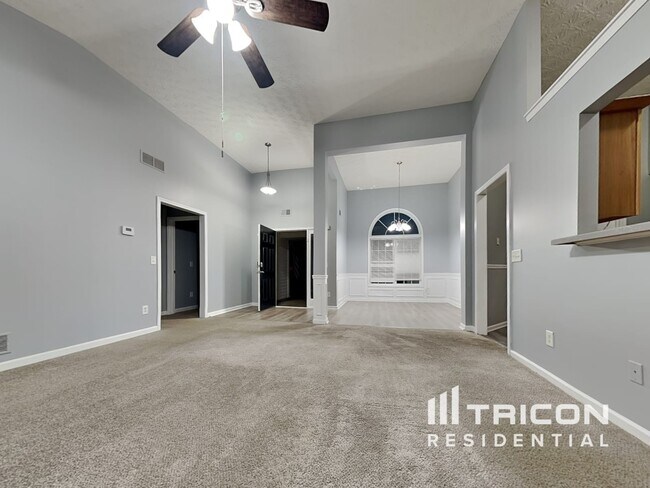 Building Photo - 333 River Landing Dr