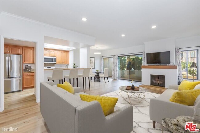 Foto del edificio - 2 br, 2 bath Condo - 8180 Manitoba St Apt 111