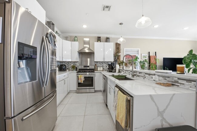 Building Photo - 936 Pavonia Ave