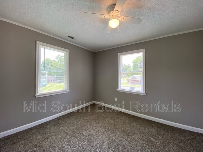 Foto del edificio - 2536 Dwight Cove