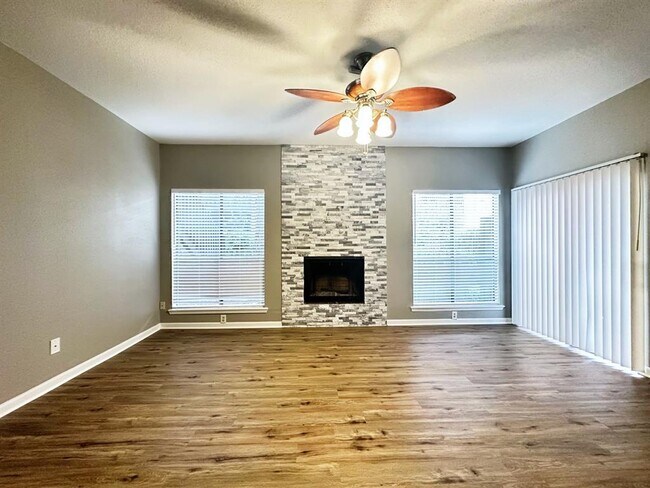 Foto del edificio - 9009 Richmond Ave.