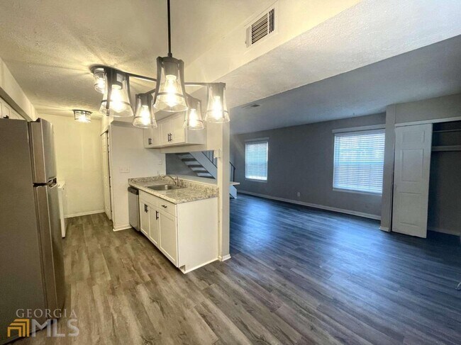 Building Photo - 662 Bellemeade Dr SW