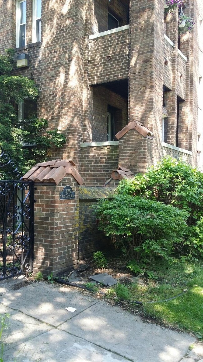 Building Photo - 375 W Grand Blvd