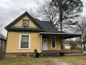 Building Photo - 923 S 18th St