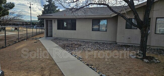 Building Photo - 3230 N Victor Rd