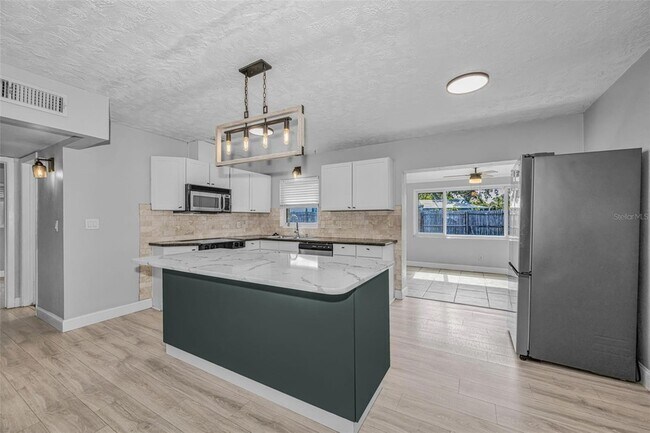 Foto del edificio - 839 13th Ave SW