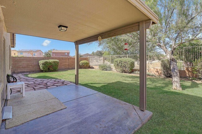 Patio interior - 25586 W North Star Ln