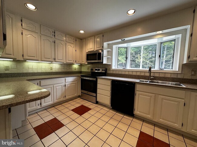 Building Photo - 3011 Military Rd