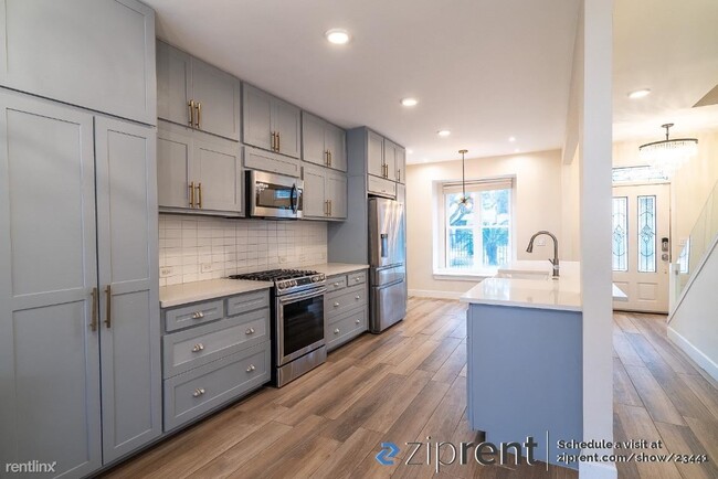 Building Photo - 2 br, 2.5 bath Townhome - 7497 Brompton St...