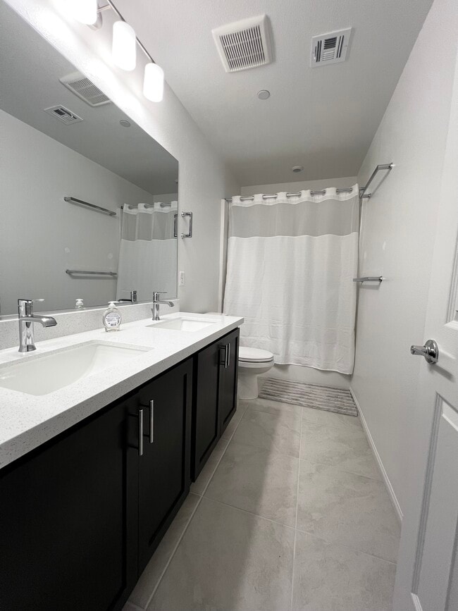 Shared tenant bathroom - 1977 Rubra Pl