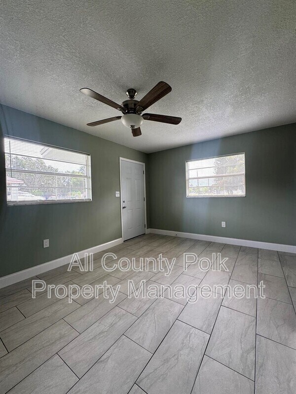 Foto del edificio - 413 S Cornelia Ave