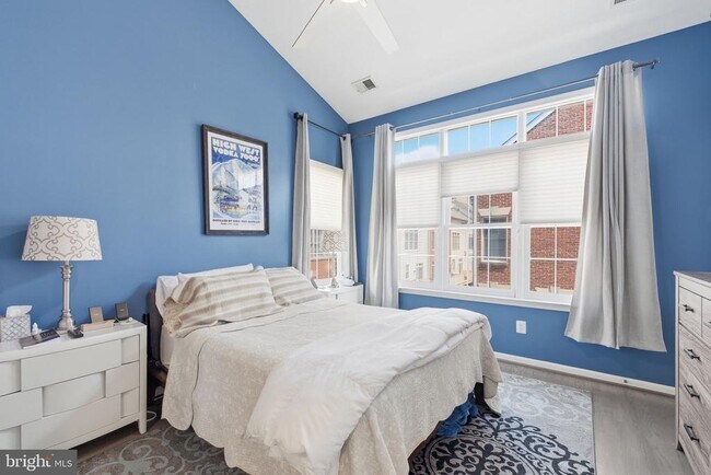 Foto del edificio - 1329 N Barton St