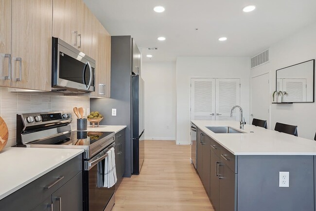 Building Photo - Sabine