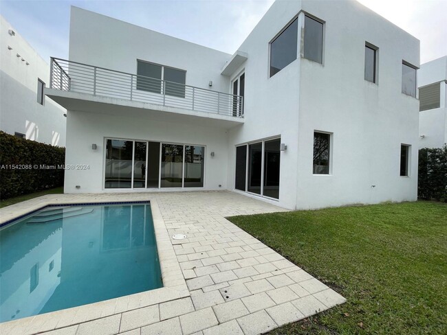 Foto del edificio - 9915 NW 75th St