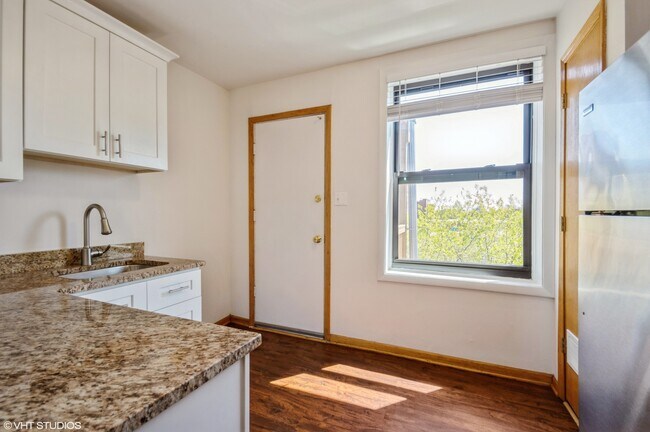 Foto del edificio - 1361 W Sunnyside Ave