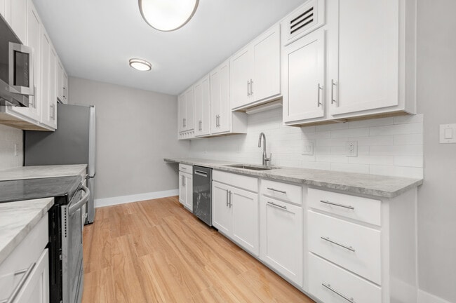 Kitchen - 20333 Detroit Rd