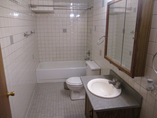 bath - 6444 N Newgard Ave
