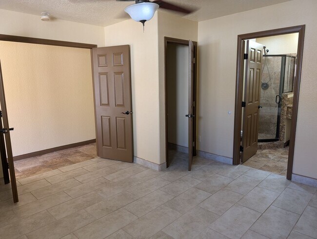 Building Photo - Condo