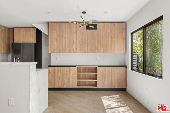 Building Photo - 1450 S Crescent Heights Blvd