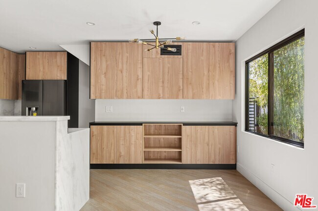 Foto del edificio - 1450 S Crescent Heights Blvd