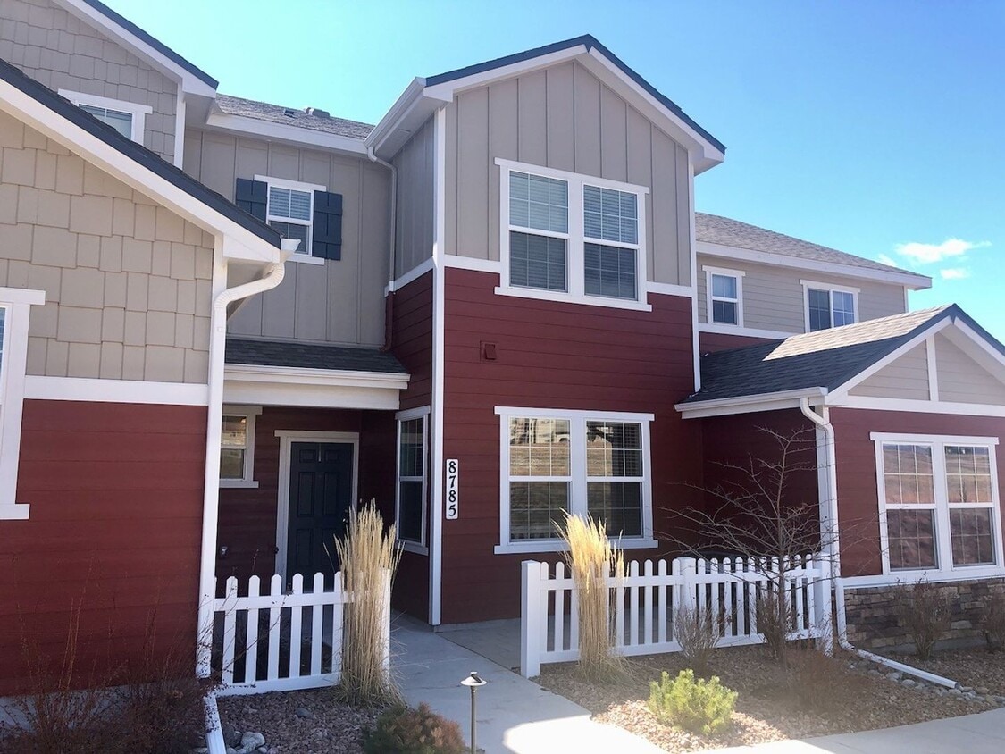 Primary Photo - BEAUTIFUL 3-BEDROOM TOWNHOME IN AWARD-WINN...