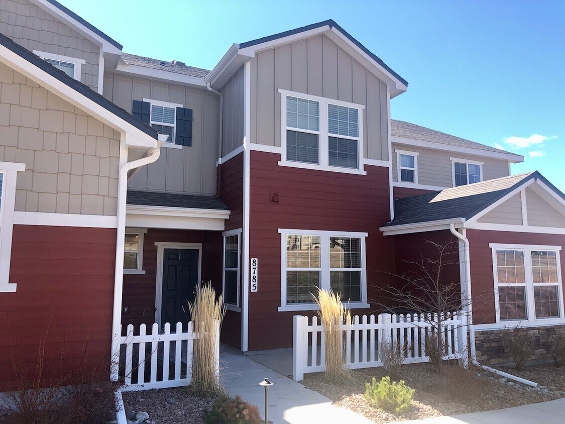 Foto principal - BEAUTIFUL 3-BEDROOM TOWNHOME IN AWARD-WINNING WOLF RANCH - Security Deposit Waiver Available